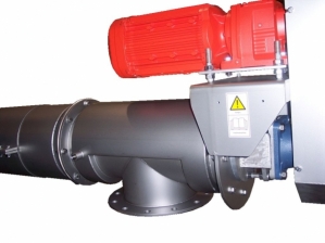 Heated inclined screw conveyor